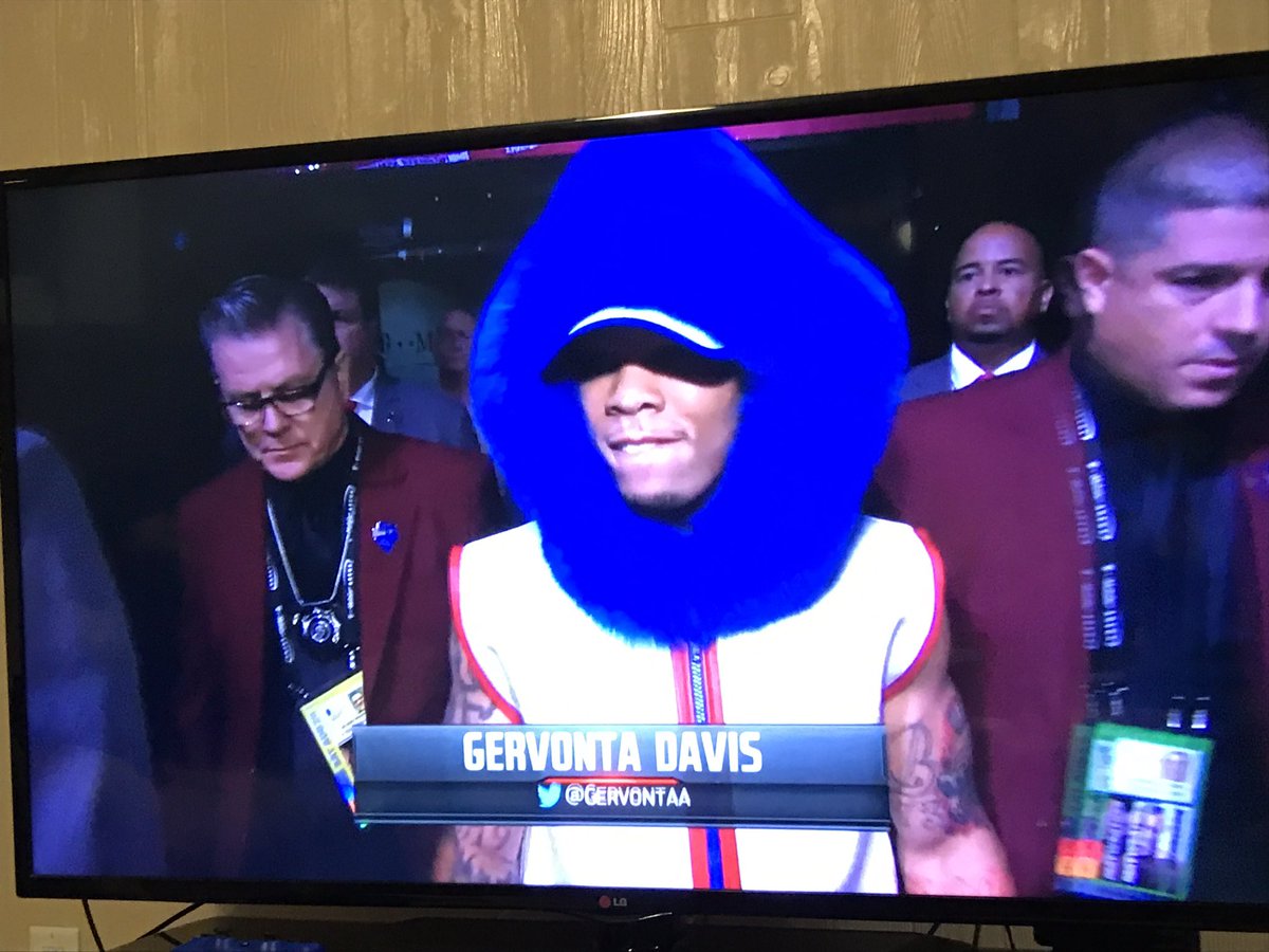 _derekelliott's tweet photo. This is a millennial. We are cool. Take us seriously. #MayweathervMcgregor https://t.co/hnqjiZUWJs