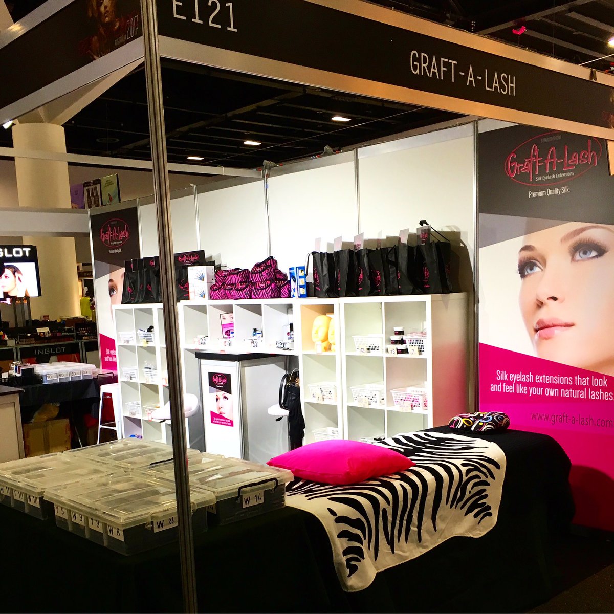 GraftALash's tweet photo. We're having a great weekend at #DarlingHarbour this weekend. If you're at @BeautyExpoAus come visit us at Stand E121 #EyeBeauty https://t.co/hkTR3ewoMW