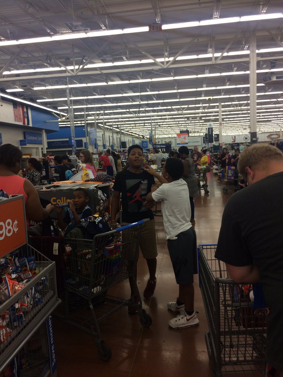 jvogt11's tweet photo. @Walmart this is why Walmart is the worst. Hire and schedule the appropriate of clerks https://t.co/cn9IQp4POU