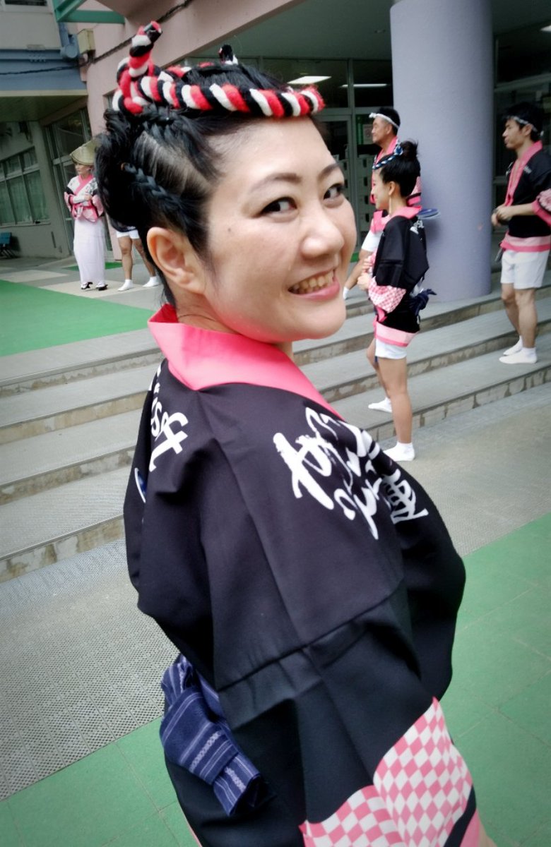 高円寺阿波踊りヘアセット 阿波踊りの踊り子さんが ご来店 男踊りでハチマキ をされるとのことで それに似合う髪型を ショートでしたが ヘアアレンジで お祭りっぽくなりました 本番応援しています 高 T Co Efhrwpqcdv 高円寺阿波踊りヘアセット 阿波踊りの踊り子さんが ご来店 男踊りでハチマキ をされるとのことで それに似合う髪型を ショートでしたが ヘアアレンジで お祭りっぽくなりました 本番応援しています 高 T Co Efhrwpqcdv