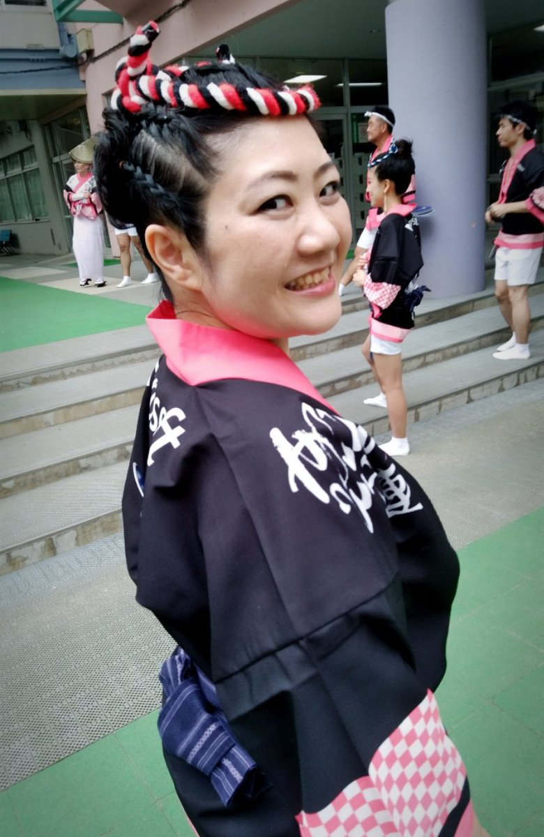 高円寺阿波踊りヘアセット 阿波踊りの踊り子さんが ご来店 男踊りでハチマキ をされるとのことで それに似合う髪型を ショートでしたが ヘアアレンジで お祭りっぽくなりました 本番応援しています 高 T Co Efhrwpqcdv Twitter