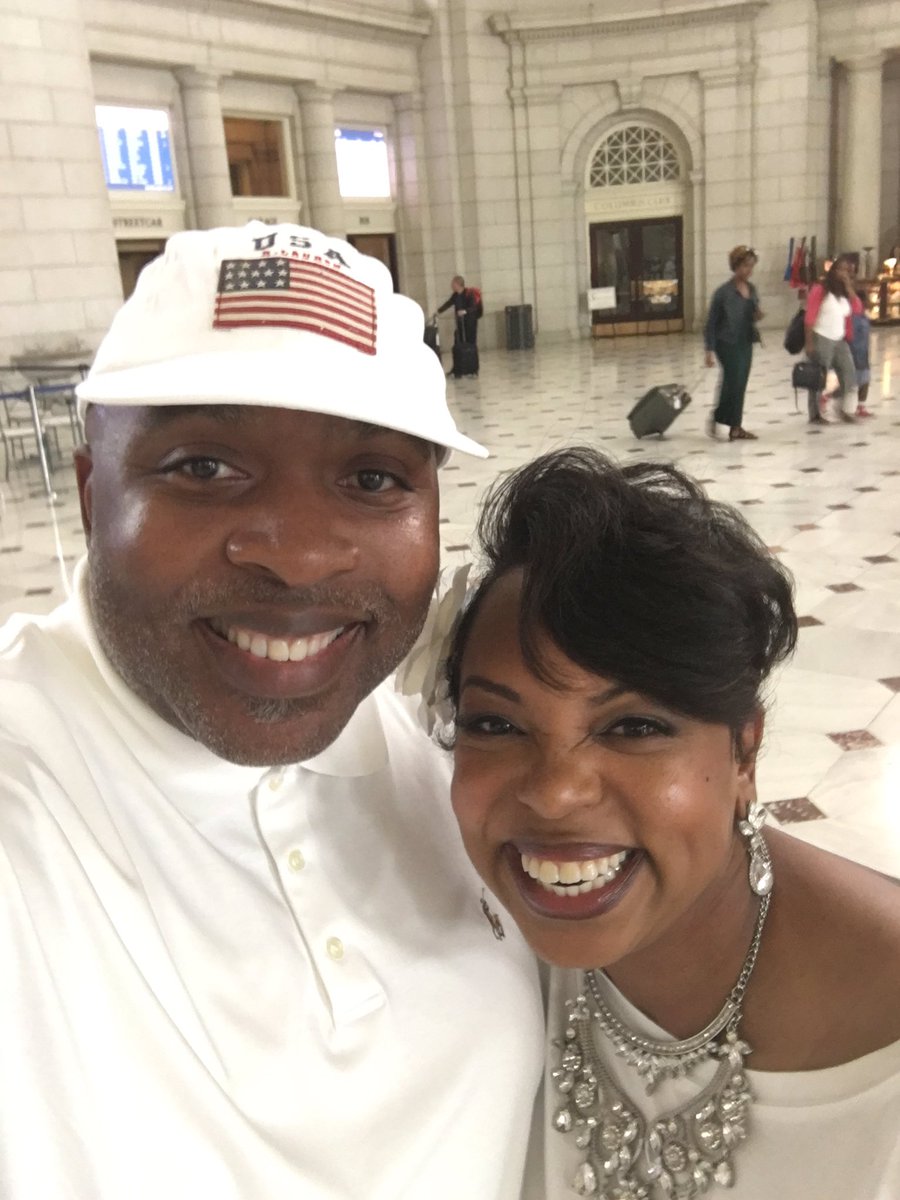 realpclkabridge's tweet photo. #HaynesDEB2017 #DateNightWith4000 #DEBDC17 #DEBDC2017 #DinerEnBlancDC https://t.co/oDxS1O2roa