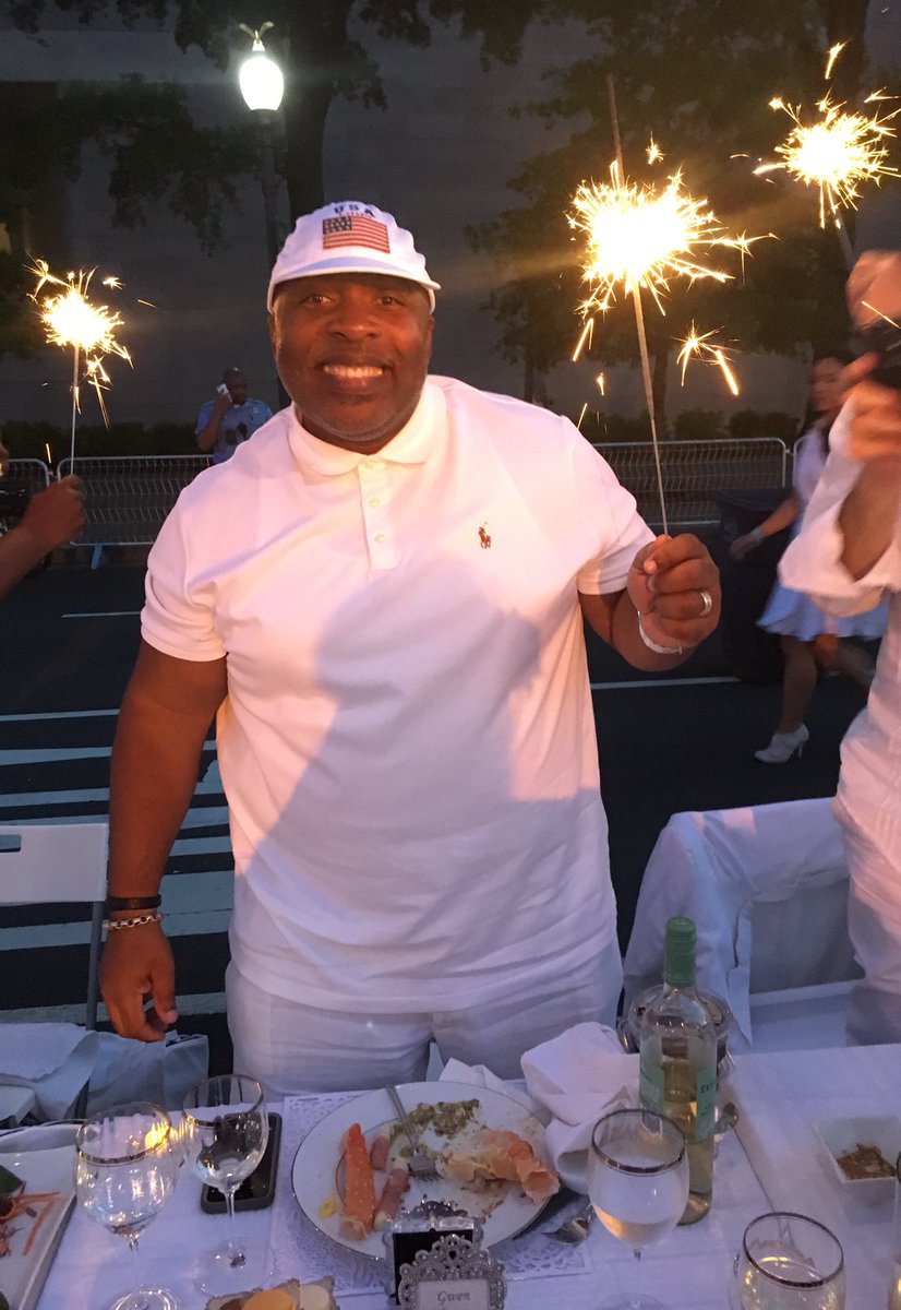 realpclkabridge's tweet photo. #HaynesDEB2017 #DateNightWith4000 #DEBDC17 #DEBDC2017 #DinerEnBlancDC https://t.co/oDxS1O2roa