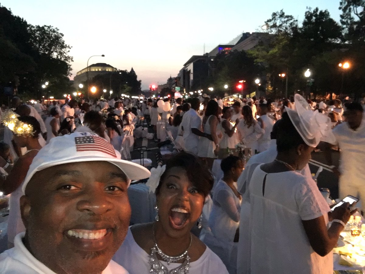 realpclkabridge's tweet photo. #HaynesDEB2017 #DateNightWith4000 #DEBDC17 #DEBDC2017 #DinerEnBlancDC https://t.co/oDxS1O2roa
