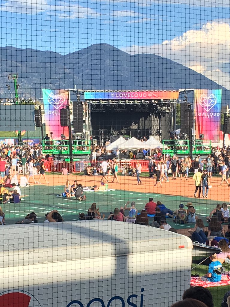 LexusLynn's tweet photo. #loveloud #lovefest this is so good!! https://t.co/o5884nSR1y