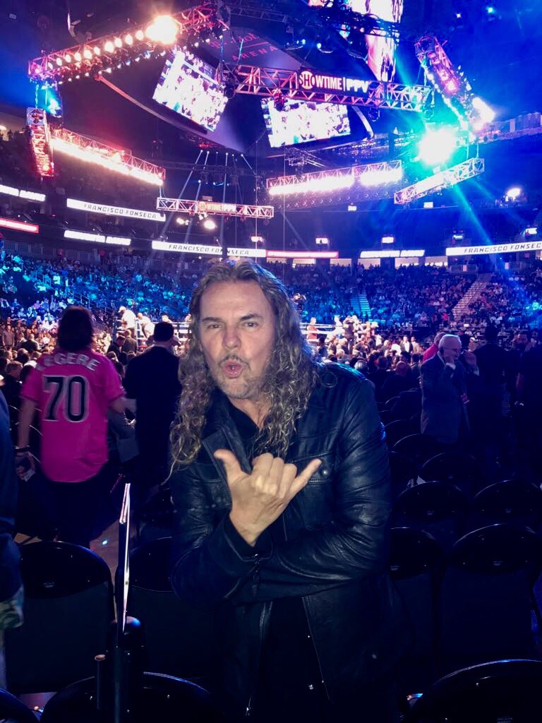 fhermana's tweet photo. ¡Listos para comenzar! #MayweatherVsMcGregor 💥🥊 https://t.co/7FTmYqwIH7