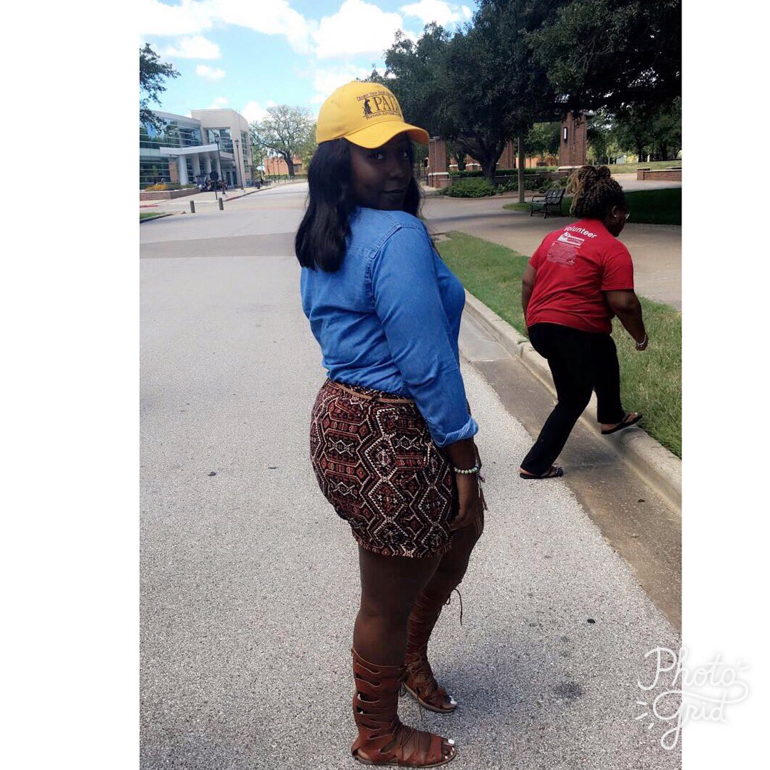Sunraays_'s tweet photo. I think I do this yellow hat justice #mentorSZN #building45 #protectthecrown https://t.co/mMg78bpj4I