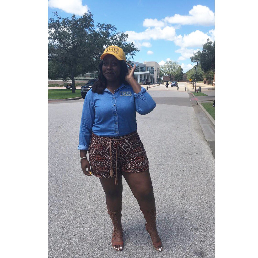 Sunraays_'s tweet photo. I think I do this yellow hat justice #mentorSZN #building45 #protectthecrown https://t.co/mMg78bpj4I
