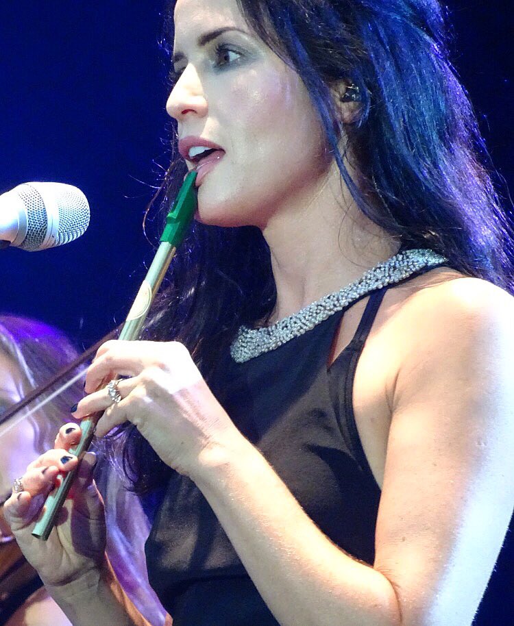 TheCorrsUK's tweet photo. The queen 👸🏻 in Belfast 😍 @ACorr_Official #thecorrs #andreacorr #music #whitelight #whitelighttour https://t.co/xJ1SQLXk0n