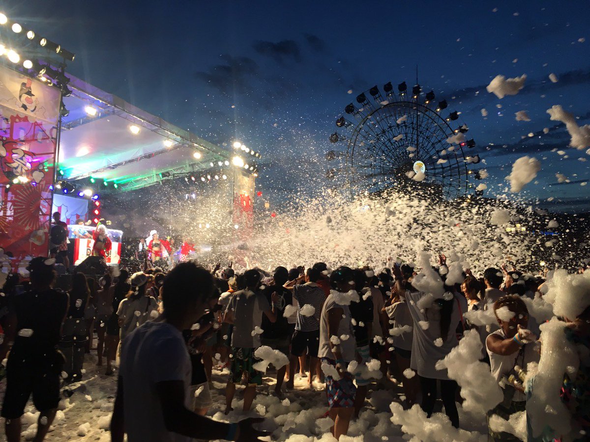 Joysound公式 キャンペーン実施中 静岡県 清水マリンパークで開催されている 泡フェス祭shizuoka17 にjoysoundのカラオケブースが登場 360度 泡 泡 泡 全身泡まみれになりながら みんなでカラオケ もちろん防水してます パリピ