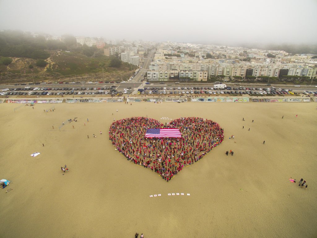 gmMusicMama's tweet photo. @SanFranciscoCP Love and nonviolence prevailed #SFHumanBanner2017 https://t.co/BYrsAJz2Ja