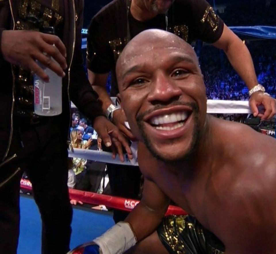 InvictosSomos's tweet photo. ¡¡#MAYWEATHER VENCIÓ A CONOR #MCGREGOR!!
¡¡MAYWEATHER SIGUE INVICTO!! 
¡¡LLEGÓ EL 50-0!! https://t.co/J20AaS2HmD