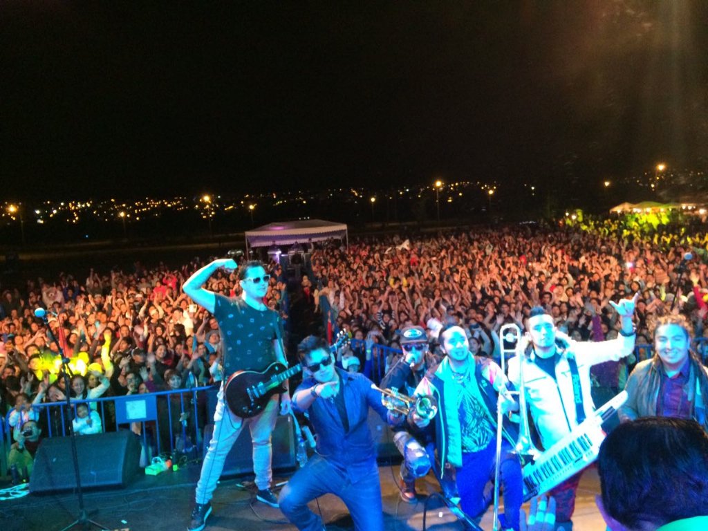 LaVaganciaec's tweet photo. Gracias @Uio tremendo show!! Mañana estrenamos video de #ElMalaCopa junto a @LOSCALIGARIS felices siempre!! https://t.co/tJigEyIH3k
