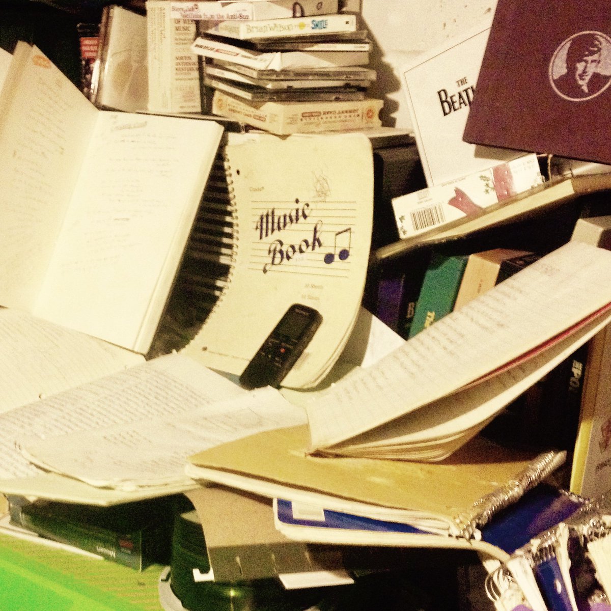 #songwritingsurvivalkit <a href="/SongwritingMag/">Songwriting Magazine</a> - My trusty Sony dictaphone &amp; a heap of childhood sketchbooks, all watched over lovingly by St. Burt