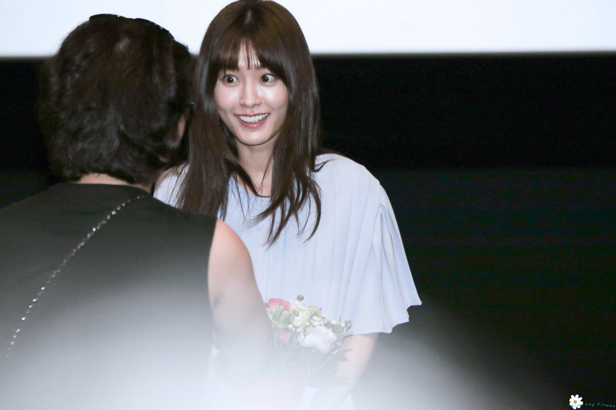 17170826 영화 더 테이블 무대인사 배우 정유미 직찍 4P! #정유미 #여배우 #더테이블 #무대인사 #영화Translate post