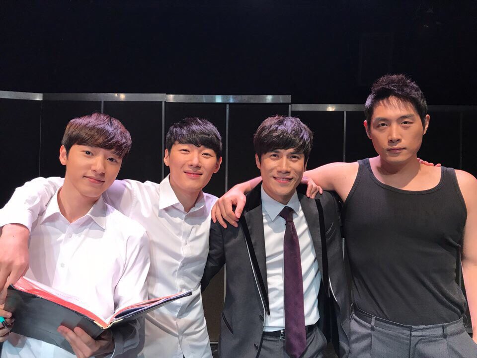 2017_students's tweet photo. 10주년 기념공연
연극 #모범생들

단 2회 남은 모범생들 😭
오늘의 낮공연 마지막 모범생들!
#명준도빈 #수환창용
#종태동호 #민영정휘

#오늘이_벌써_마지막공연날
#안녕_모범생들 https://t.co/wiOaepxmh6