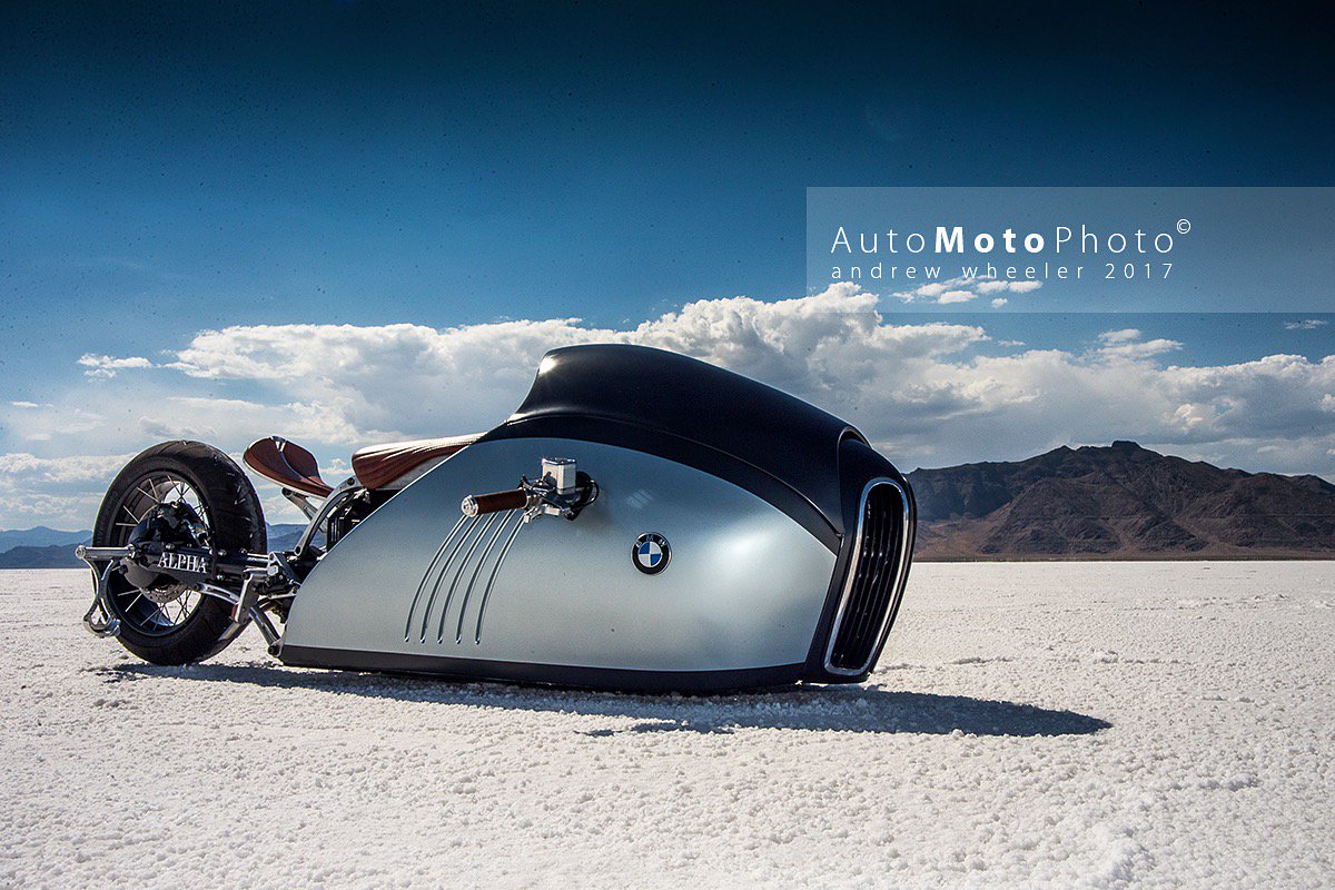 automotophoto's tweet photo. Mark Atkinson's' two wheel rolling art piece, Alpha BMW
#alphabmw #bmw #bmwmotorrad #bonnevillesaltflats #handbuilt #customotorcycle https://t.co/zIVonhssy3
