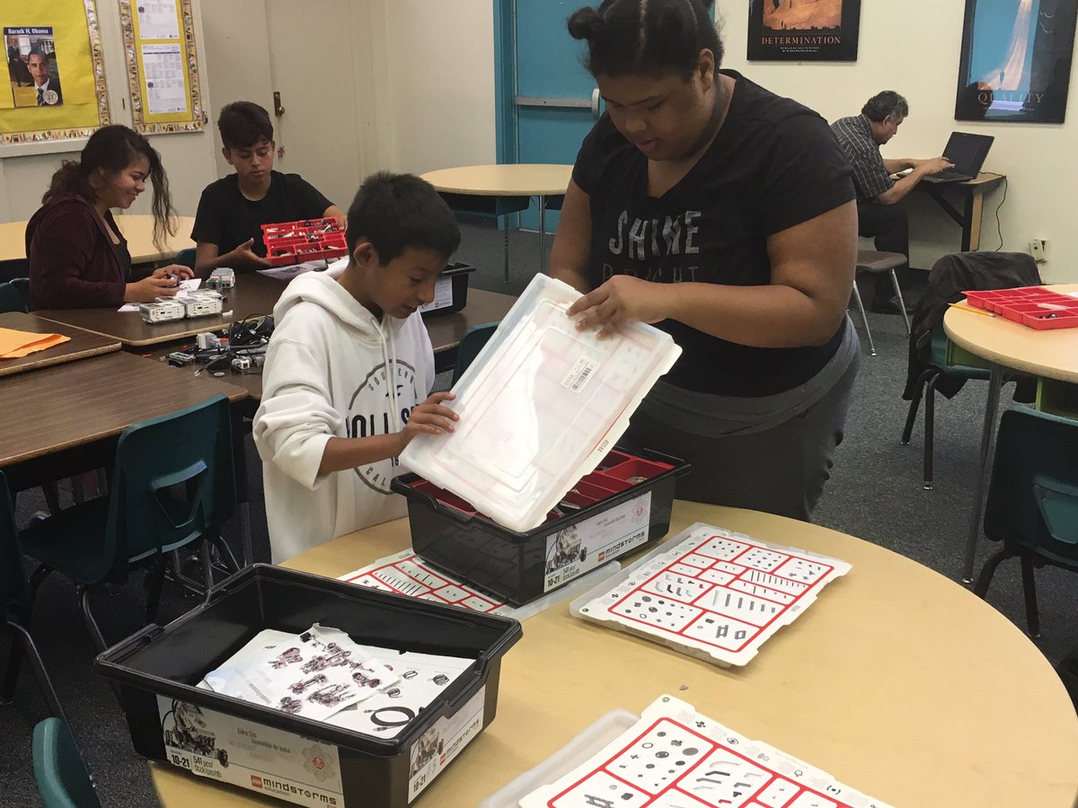 ComptonRobotics's tweet photo. The First Lego League season has started!! @ComptonUnified @firstlegoleague https://t.co/1m5v4rfwE8