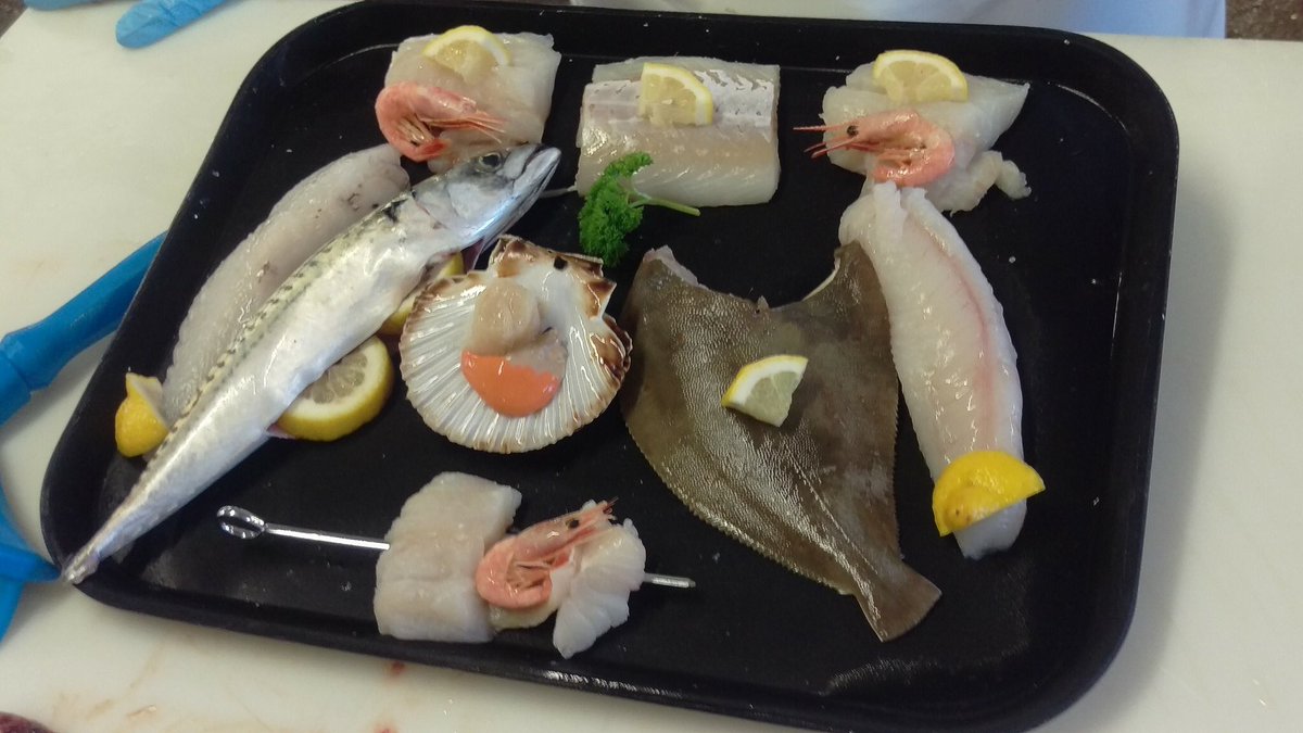 mjseafood's tweet photo. M&J Farnham's very own Sarah. Her first fishcraft comp...showing all the boys how it's done 👍 😉#fishcraft @NFF_fishmongers https://t.co/CtAZJs82K7