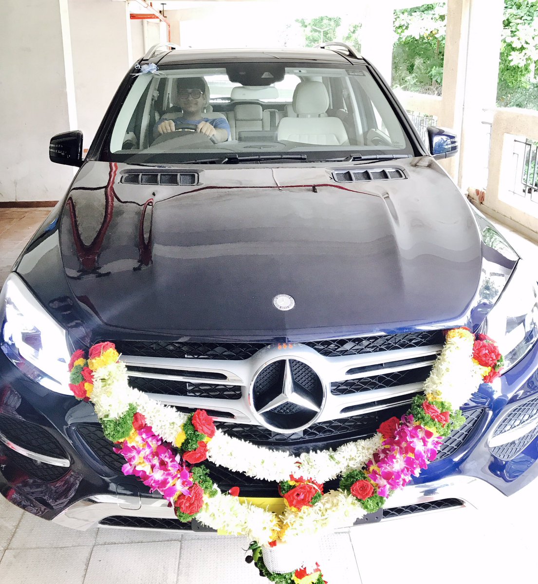 reshamsanghvi's tweet image. When the feeling of accomplishment is complimented with nothing but the best! @MercedesBenzInd #GLE #GiftMyself #LovingIt