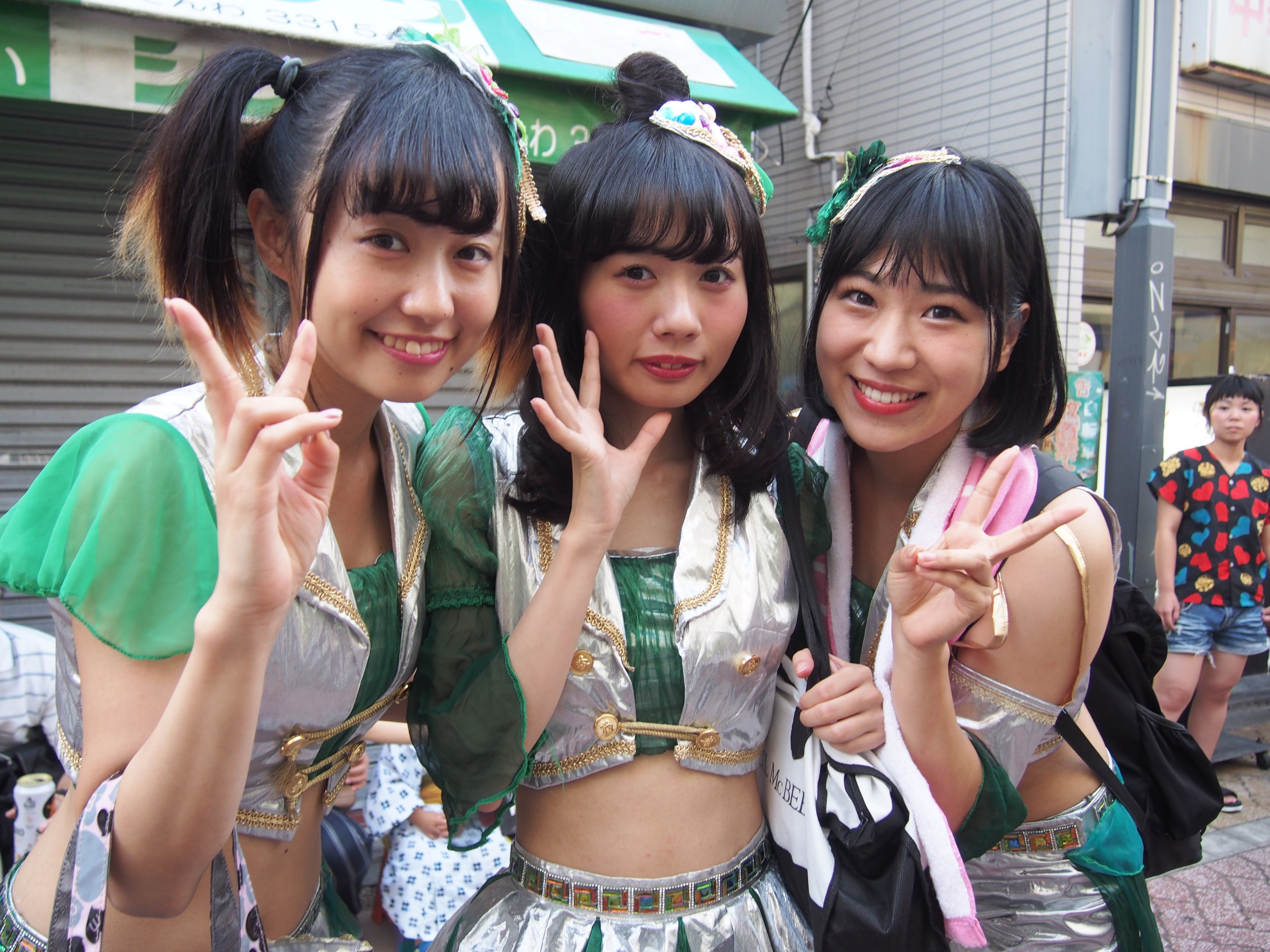 大悟への道 オブ ファイア Al Twitter 東京高円寺阿波おどりに 可愛いアイドルグループが出没しました The High Roller ハイローラー カジノゲームをコンセプトにした 日本初のアイドルユニットとの事 Snsで拡散するように命じられましたので ここにアップ