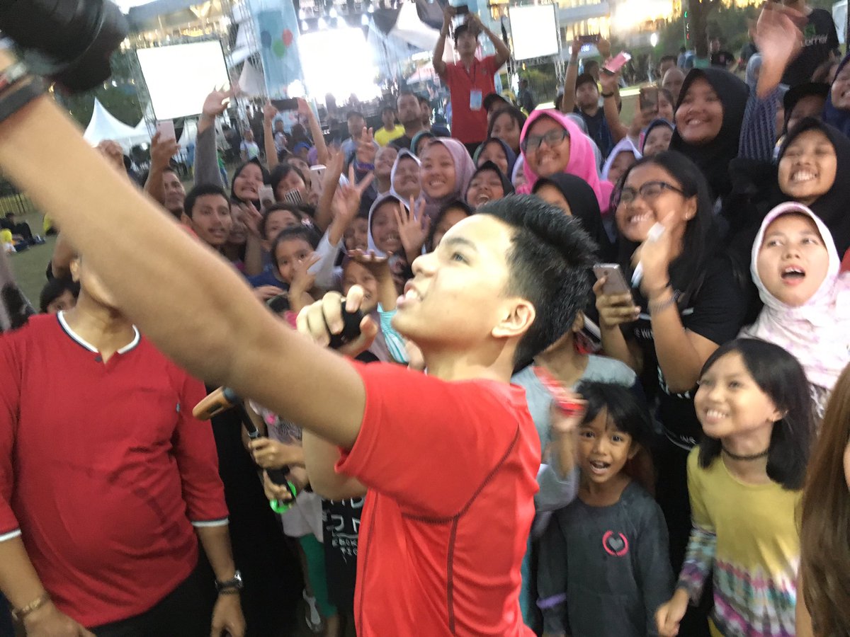 smartfrenworld's tweet photo. Saasquad jangan iri karna Saaih hadir lagi di Booth Smartfren 4G - #AmazingFren #Markas2017. Kita foto bareng lho. #BaruTahuKan https://t.co/Y6kxt6I2SP