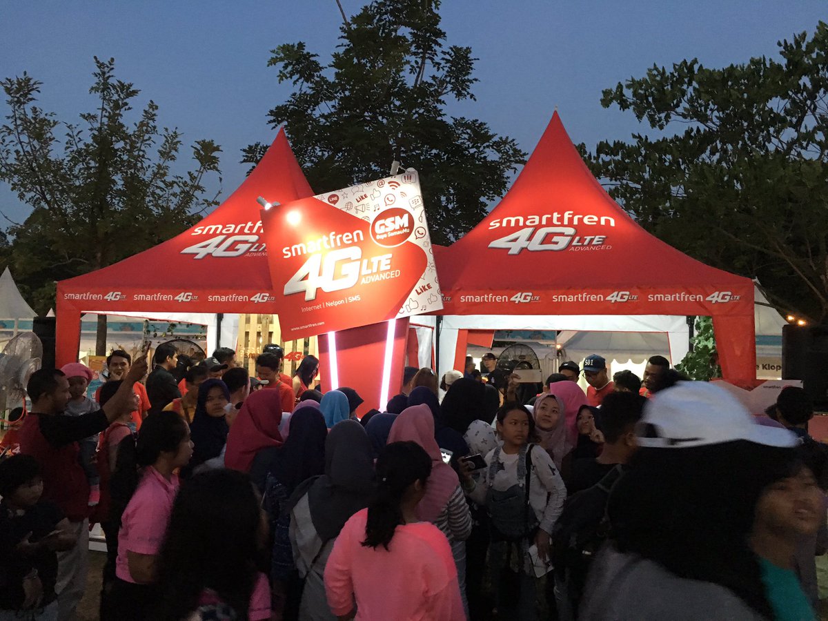 smartfrenworld's tweet photo. Saasquad jangan iri karna Saaih hadir lagi di Booth Smartfren 4G - #AmazingFren #Markas2017. Kita foto bareng lho. #BaruTahuKan https://t.co/Y6kxt6I2SP