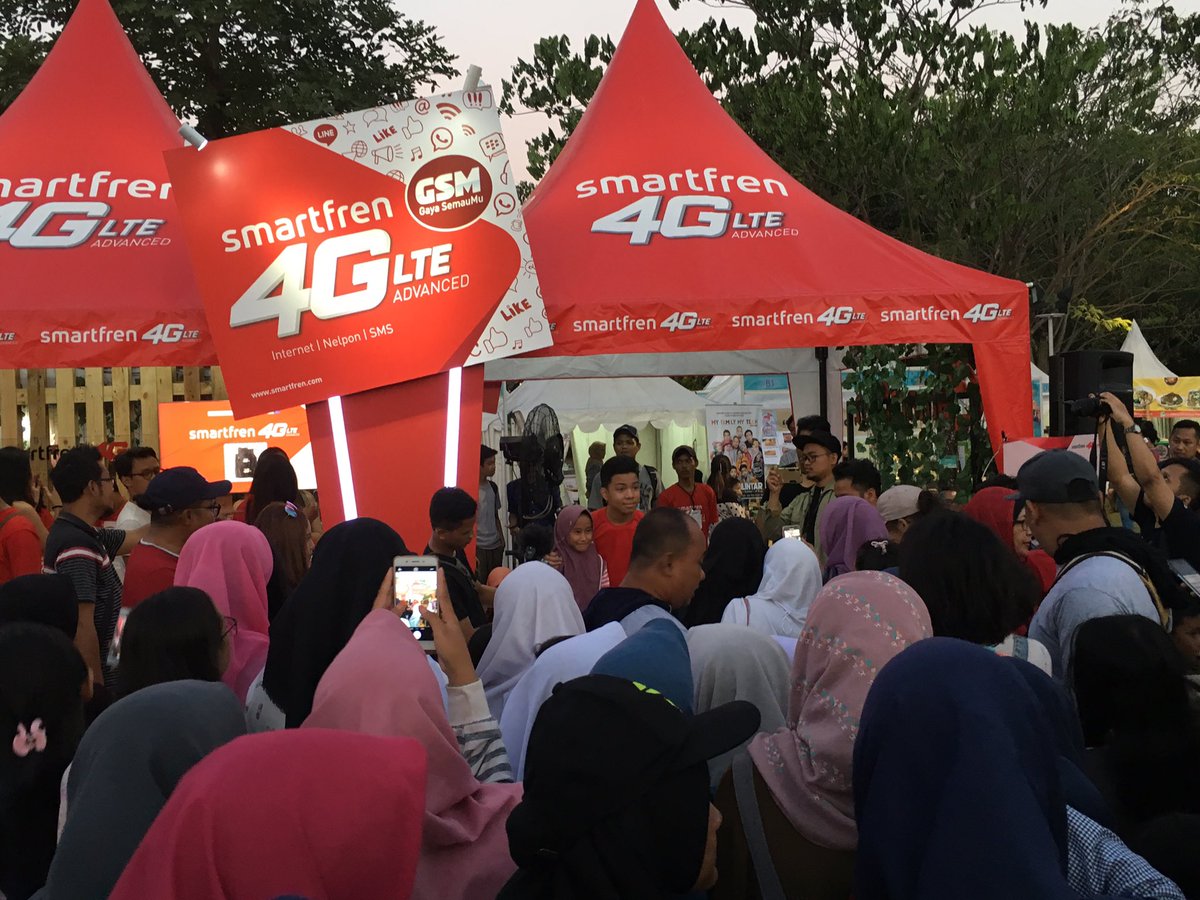 smartfrenworld's tweet photo. Saasquad jangan iri karna Saaih hadir lagi di Booth Smartfren 4G - #AmazingFren #Markas2017. Kita foto bareng lho. #BaruTahuKan https://t.co/Y6kxt6I2SP