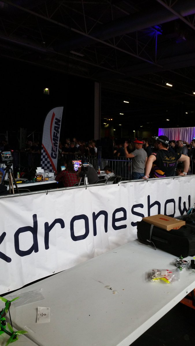 ukdroneshow's tweet photo. Our #iSeries #DroneRacing @MultiplayEvents huge crowds watching these amazing #FPV pilots #ukdroneshow https://t.co/drnWqfsXLw