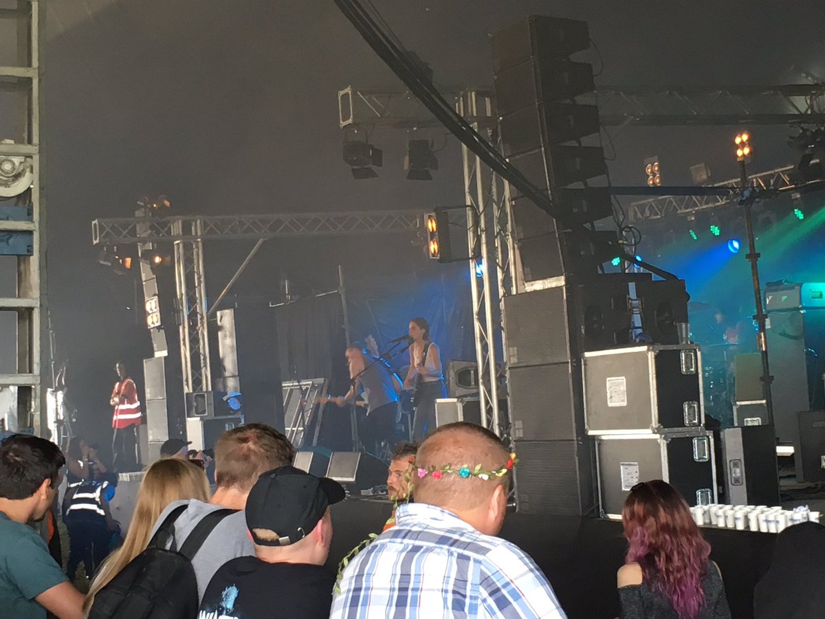 Surprise #3: It's <a href="/wolfalicemusic/">Wolf Alice</a> being great on the FR stage #LeedsFestival
