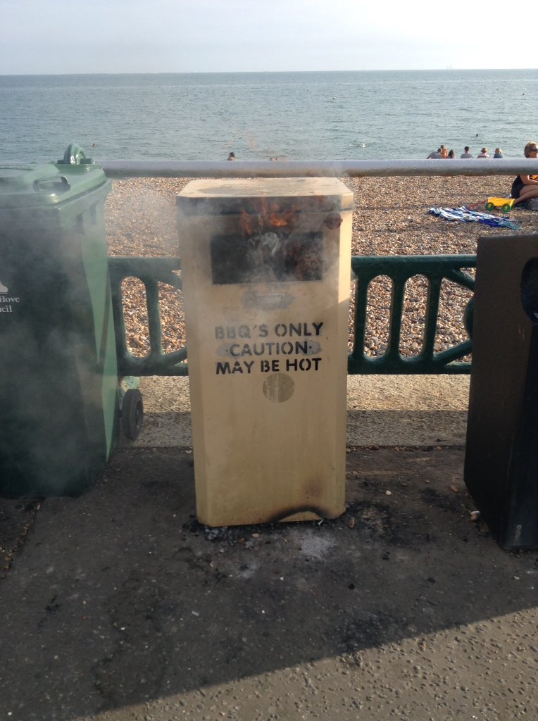 Simoncitizen's tweet photo. #BankHoliday #UnderStatement #HOVE #Seafront Perhaps #BrightonHoveCC could update the wording to include ...if #Barbecues not #Extinguished https://t.co/pd8sxDLjlu