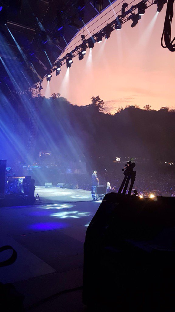 Kerbaol6's tweet photo. #rockenseine2017 # petit cadeau de luminosité #tropclass sur #Skills# https://t.co/JterVbB8Yk