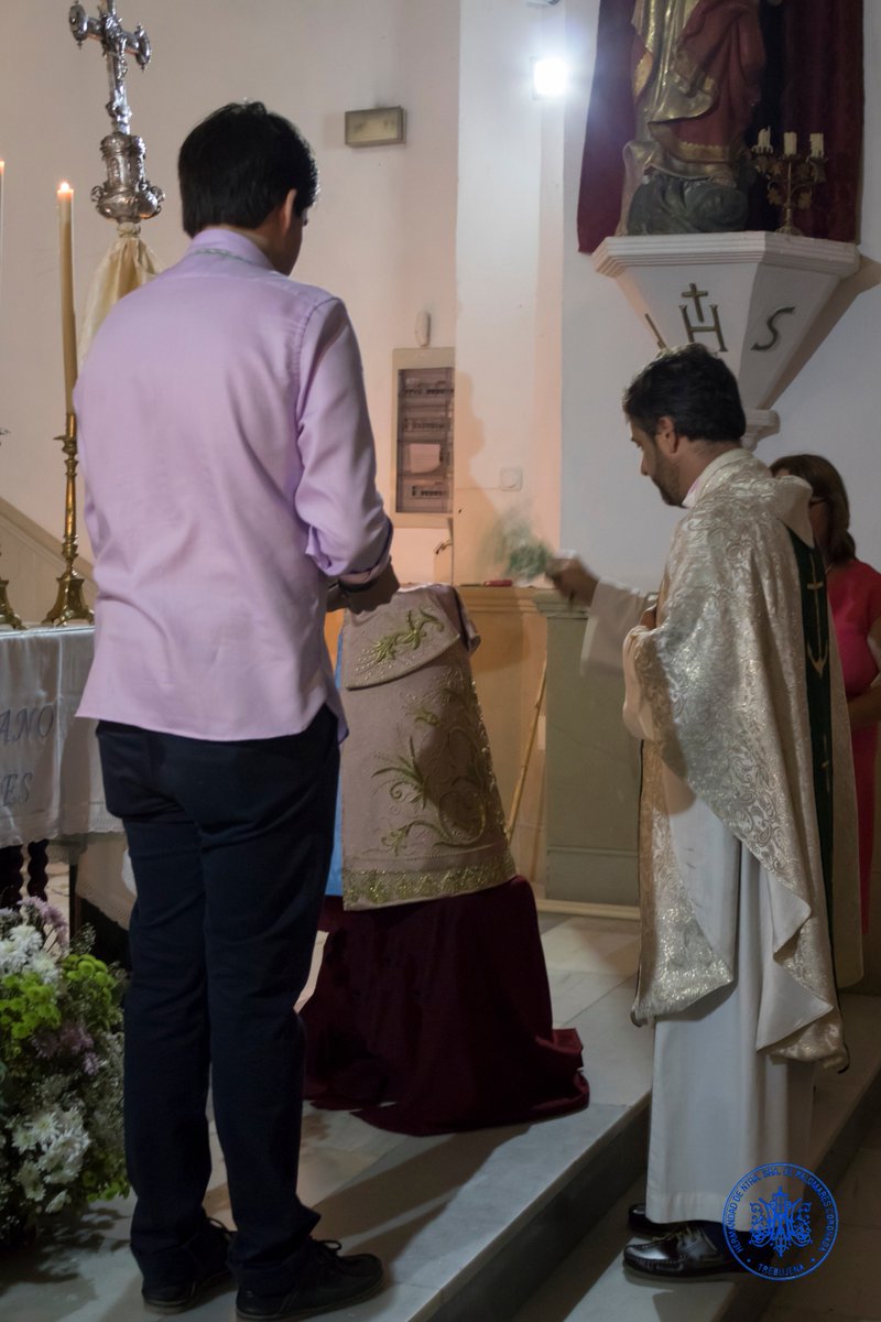 El pasado día 11 de Agosto tuvo lugar la presentación y bendición de una nueva saya para la Stma Virgen.

+INFO: virgendepalomares.blogspot.com.es/2017/08/una-nu…