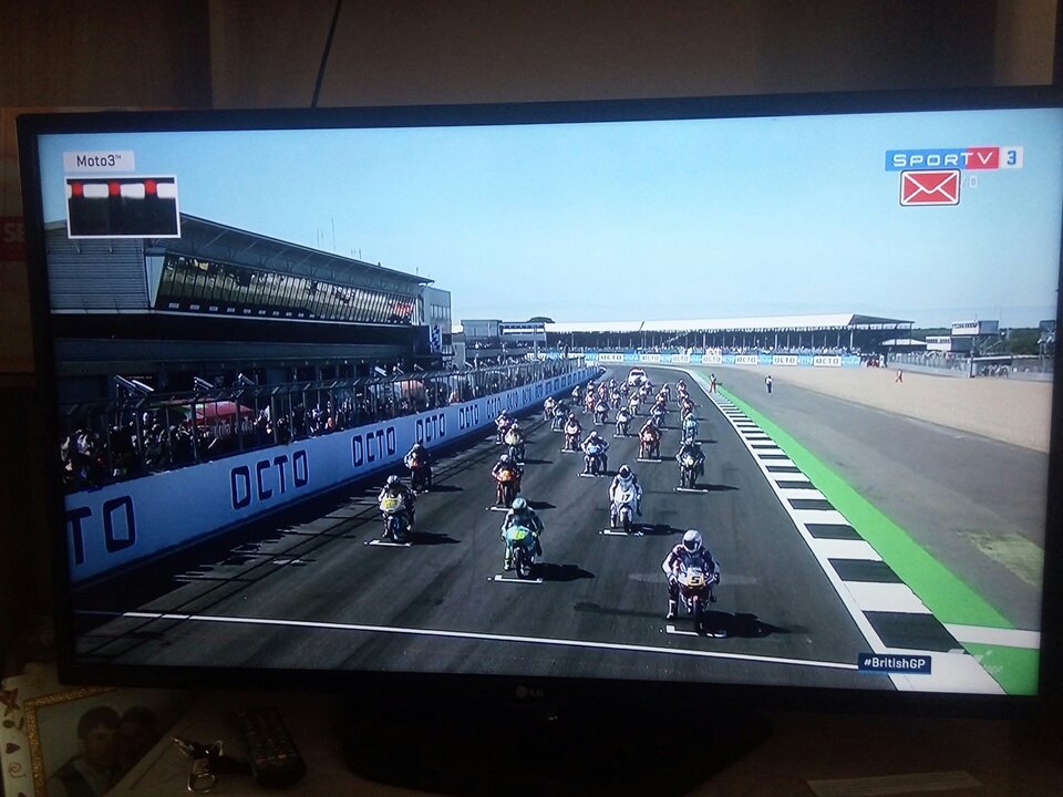 Solimar72611956's tweet photo. E vamos com a moto3 #BritishGP https://t.co/TFpk12TFlV