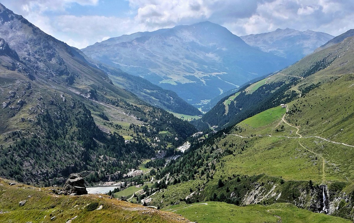 EmilianoVerga's tweet photo. Ricordi delle vacanze #ConIlVerde della #montagna
@CasaLettori @Robinson_Rep
#istantaneeDa #Valtellina #SummerinLombardia
#500pxrtg https://t.co/V89jdGGMWa