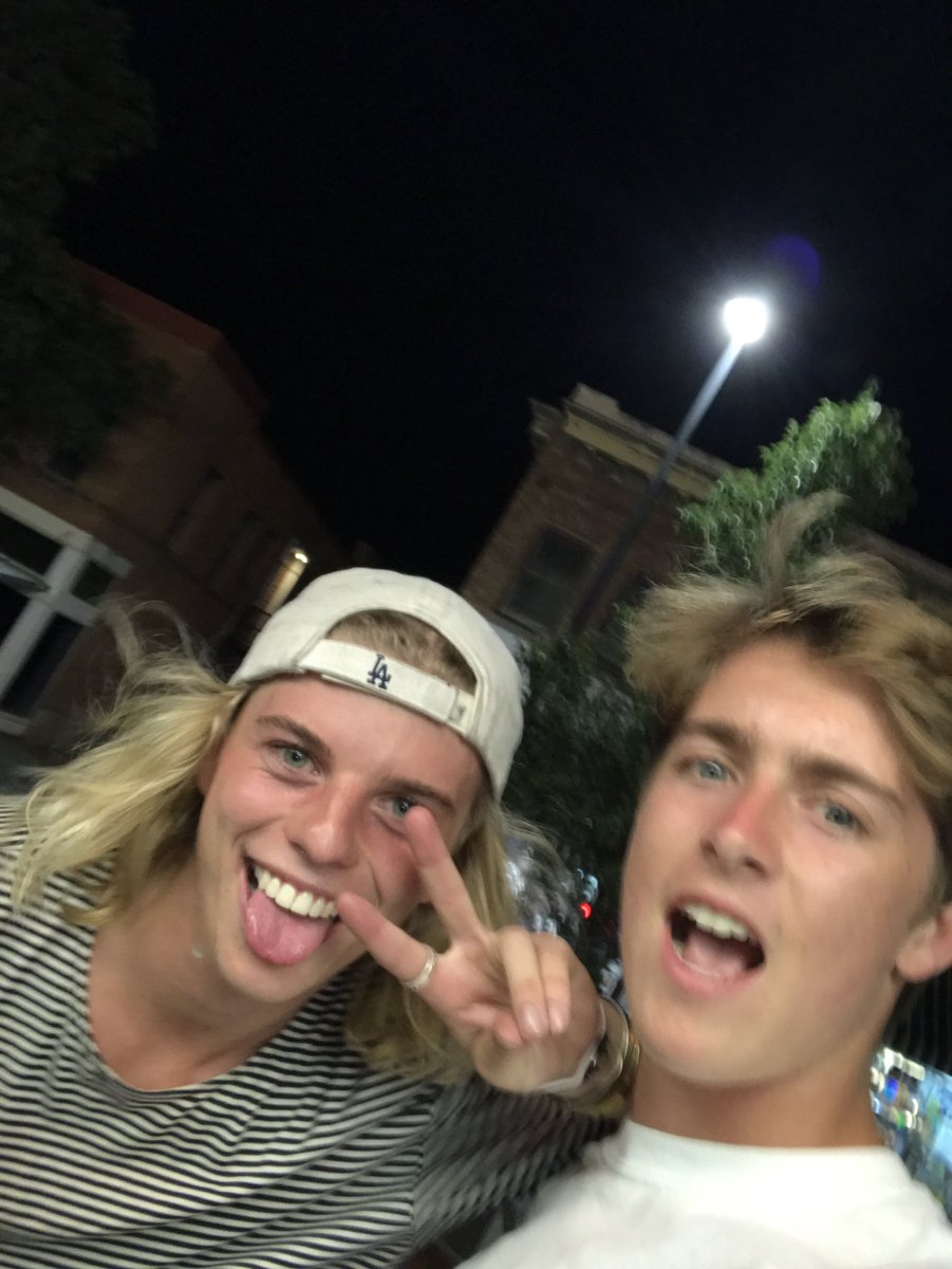 __chucknasty's tweet photo. Gettin hazy in boulder @_Alex_hayes_ https://t.co/fayvSnHN4V