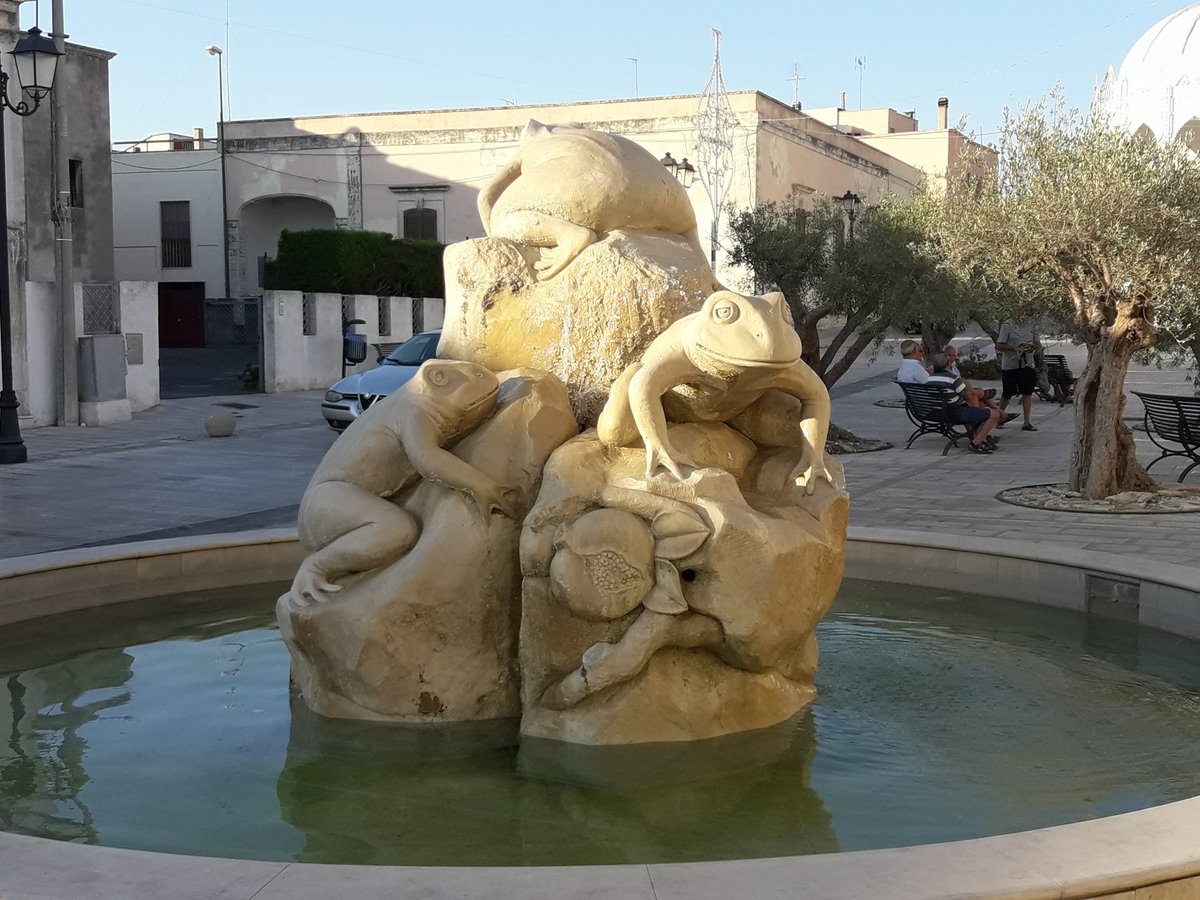 andrea67sferra's tweet photo. @Dreaming_81 @CasaLettori Basta aspettare che l' incatesimo si spezzi in #Borgagne #estate2017 https://t.co/rbyvcpe3k3