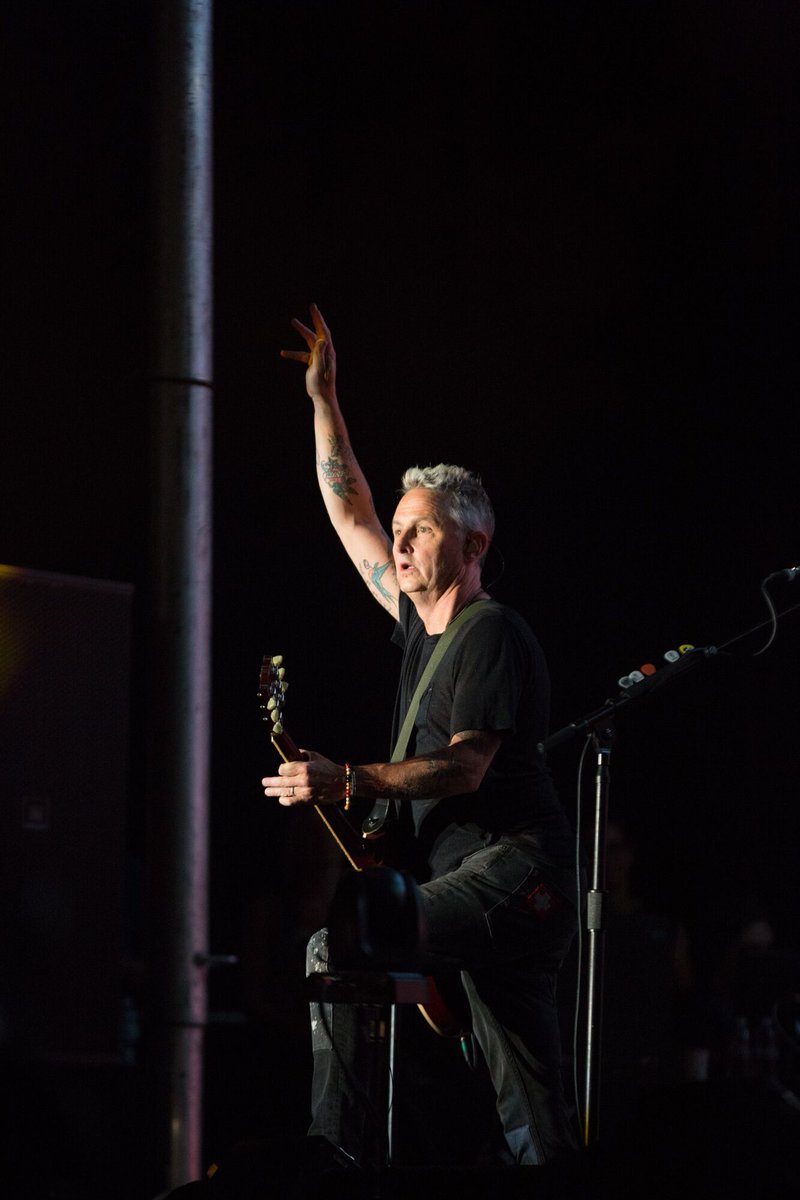 Equilibrium6200's tweet photo. Then there was Secret Stash. @natereuss opened the stage with @mikemccreadypj following right behind. https://t.co/jbrP6uhSXY
