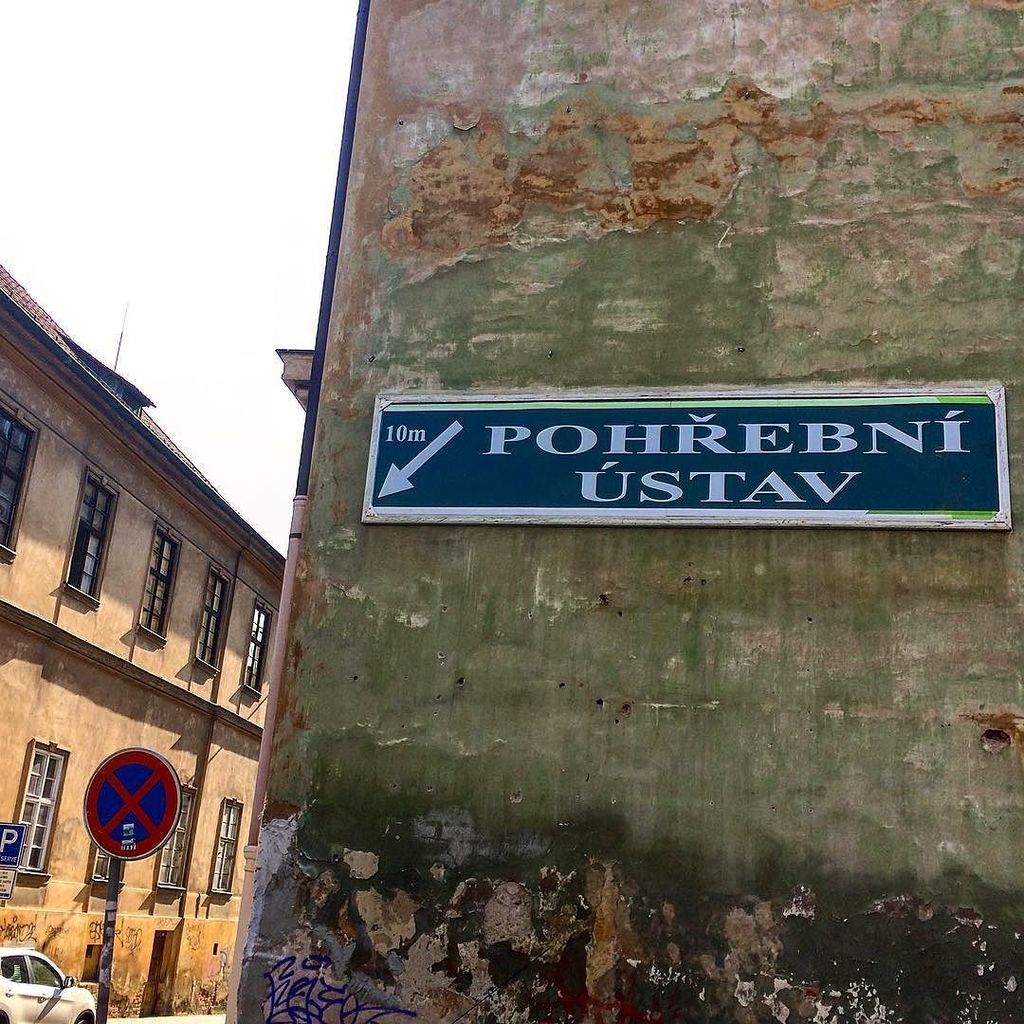 sdelbos's tweet photo. Come &amp; Get It. #praha #prague #architecture #undertaker #streetphotography #building #mitteleuropa #czech #czechre… https://t.co/UhMgQUdanu https://t.co/3NkGtFHw3A