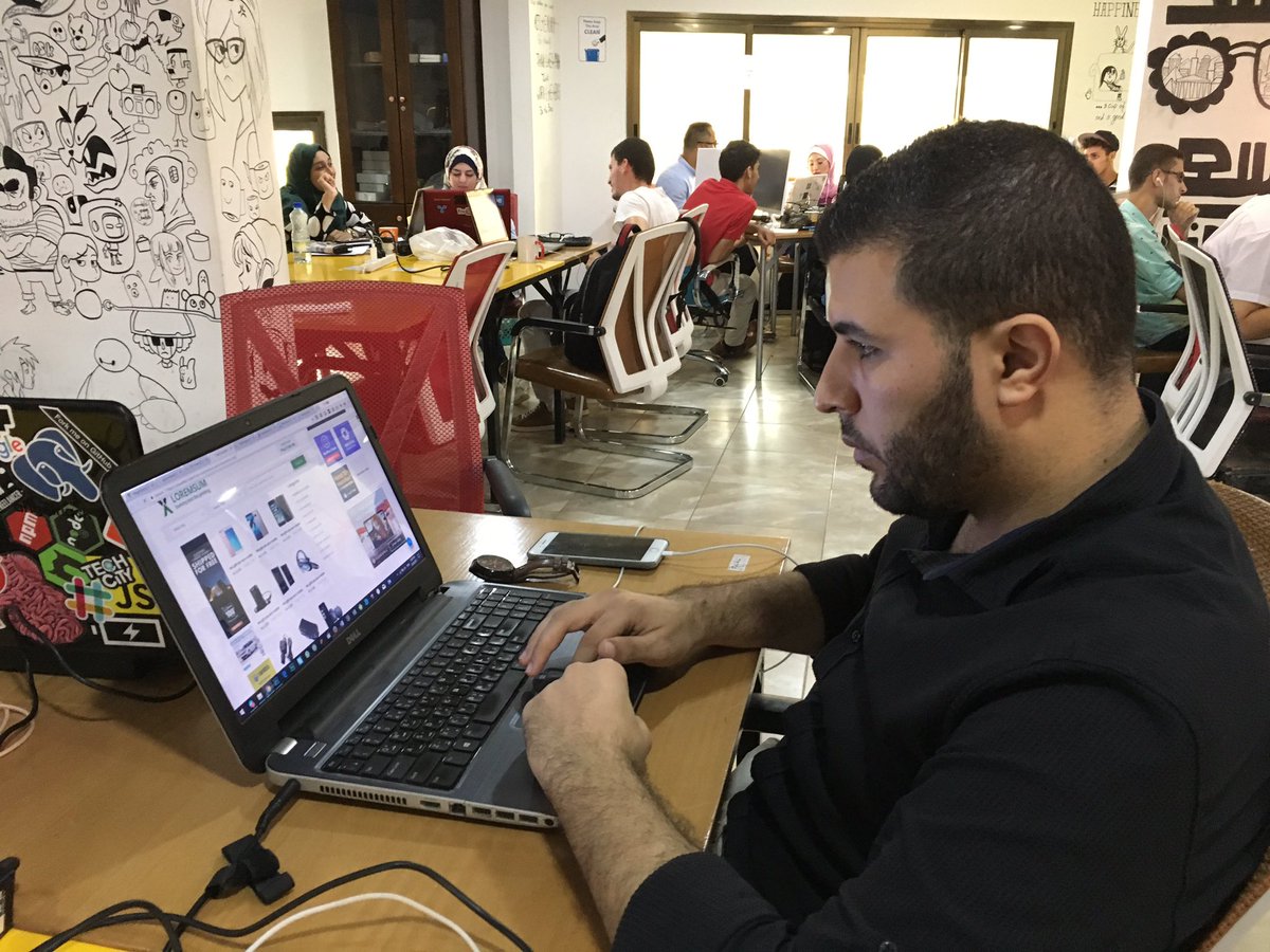 GazaSkyGeeks's tweet photo. Saturdays are just as busy as a normal work day, just as vibrant! #Coding4Everyone #GSGCodeAcademy https://t.co/J3ihZxcN2Z