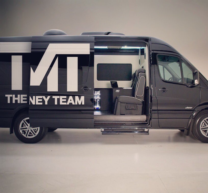 BespokeCoach's tweet photo. Congrats on the win @FloydMayweather !!! #MayweatherVsMcGregor #mayweather #TMT #bespoke #luxurysprinter mercedesbenz #luxurylife https://t.co/Zl9Y8xJfTj