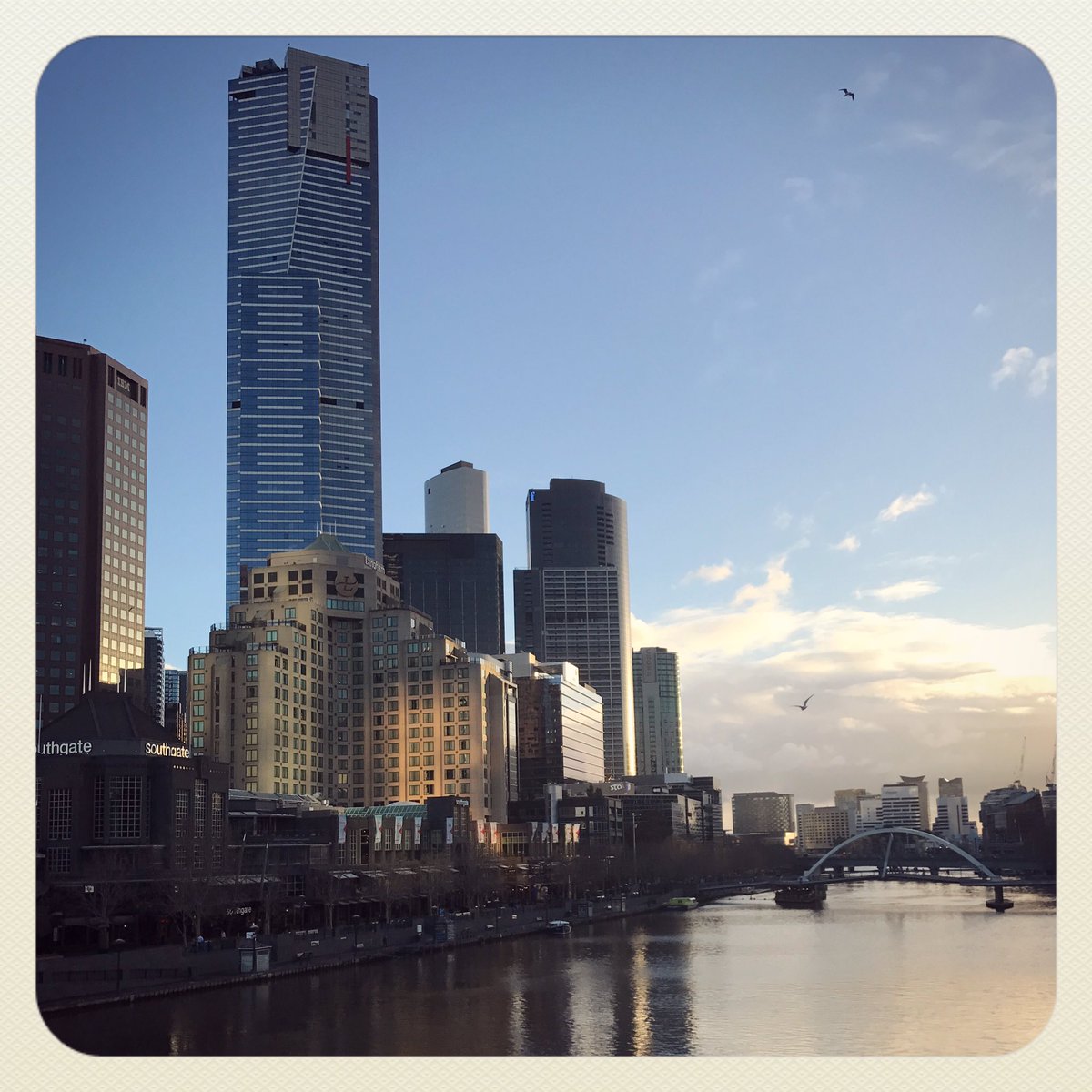 Such a pretty city... #duskdelights #dusk #yarra #southbank #MayaInMelbs #Melbourne