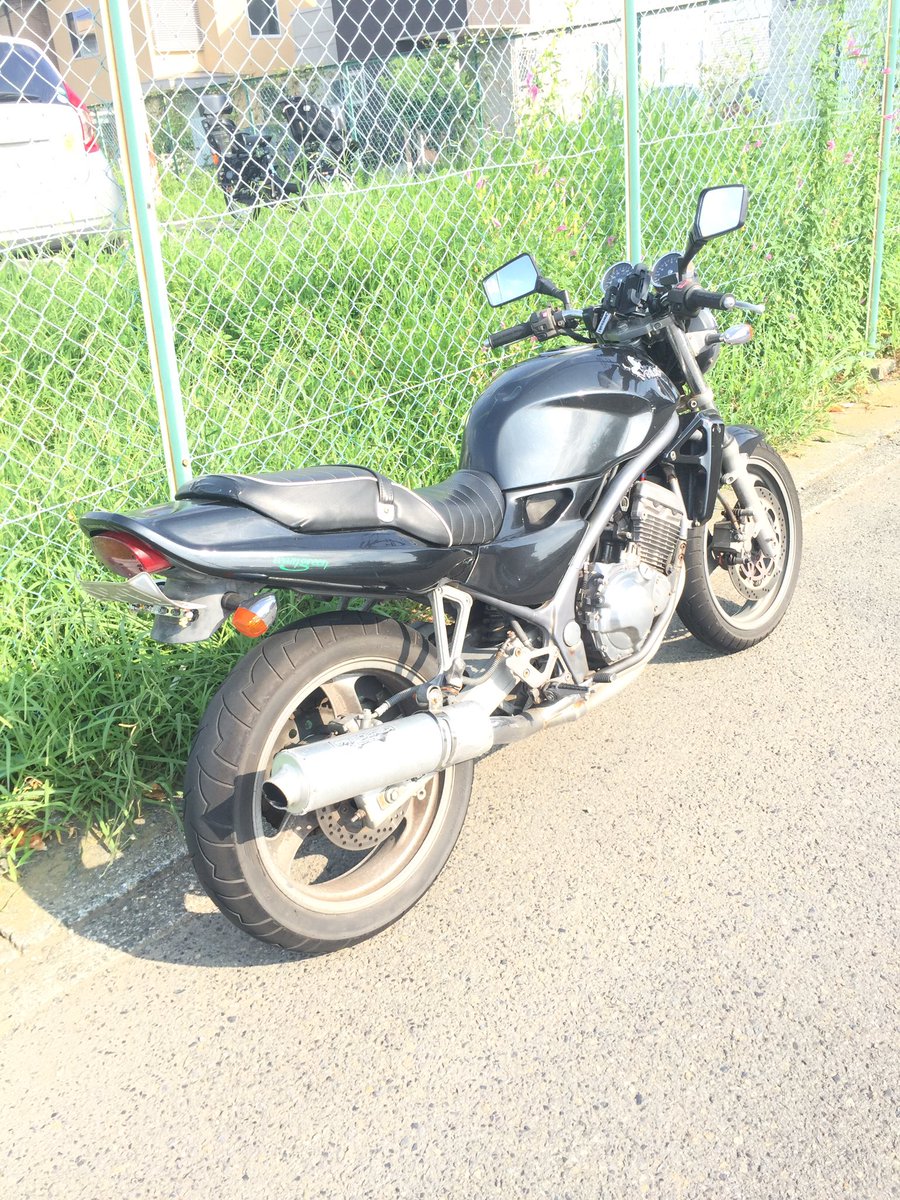 GRX120markxx's tweet photo. バリオス売ります！金欠なので早期に取引可能な方10万で良いです...
整備はきちんとしていたのでセル一でしっかりつきます。始動動画あります。
モリワキツアラー、社外シートついてます！
DMよろしくお願い致します。 https://t.co/QJSHASvg1X