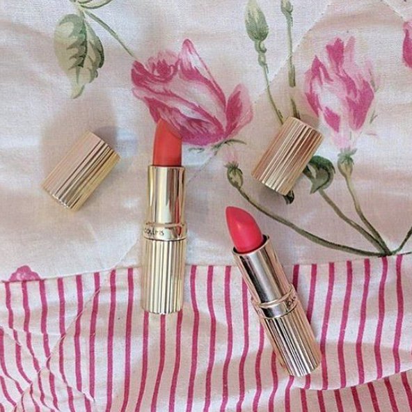joanCbeauty's tweet photo. @poppy_mayy (Instagram) gets lippy with our #DivineLips lipstick range! π https://t.co/zVyRAbDGXn