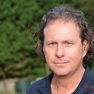 robis078's tweet photo. @deRuijter078 @DonnieGreve @YouTube Activist. Zie jij jezelf zo? Held op sokken samen met je holmaatje. Heeft jullie activisten clubje een naam? https://t.co/YOkC9mWe44
