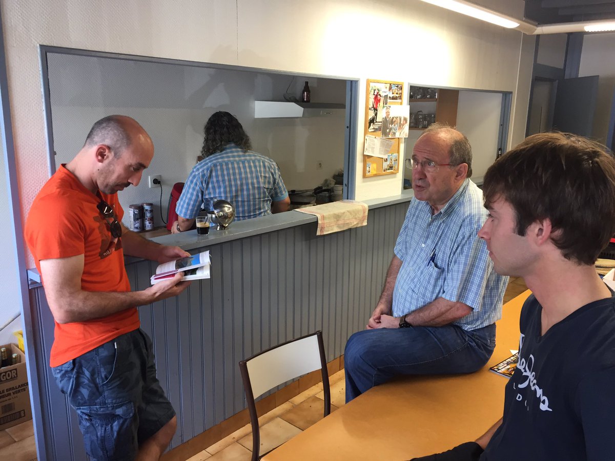Cotebasquepeopl's tweet photo. Merci à @PierreAlex_B d'avoir organisé cette tournée de radios et presse à #mauléon en Soule pour parler de notre guide Pays basque sud 💪🌶👌🏼 https://t.co/AhYcgKXldP