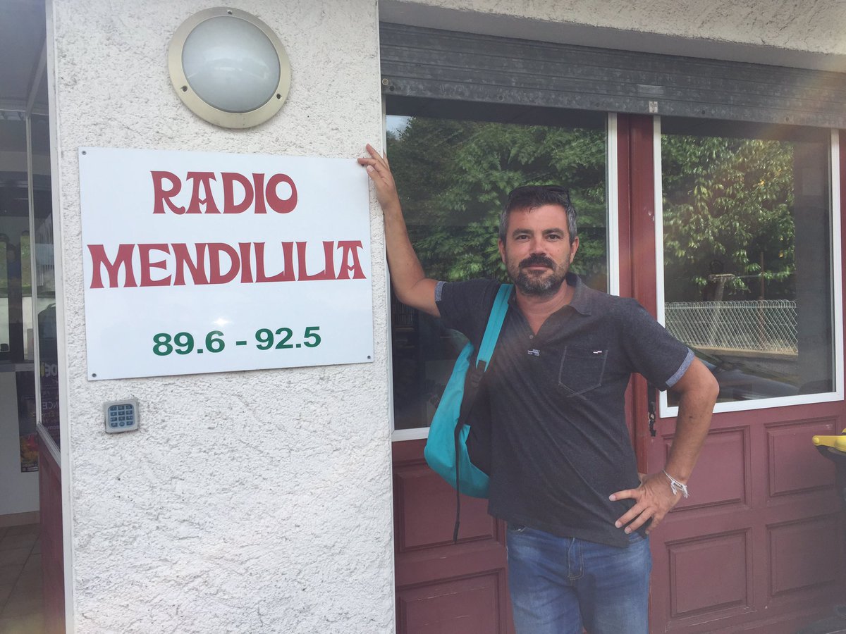 Cotebasquepeopl's tweet photo. Merci à @PierreAlex_B d'avoir organisé cette tournée de radios et presse à #mauléon en Soule pour parler de notre guide Pays basque sud 💪🌶👌🏼 https://t.co/AhYcgKXldP