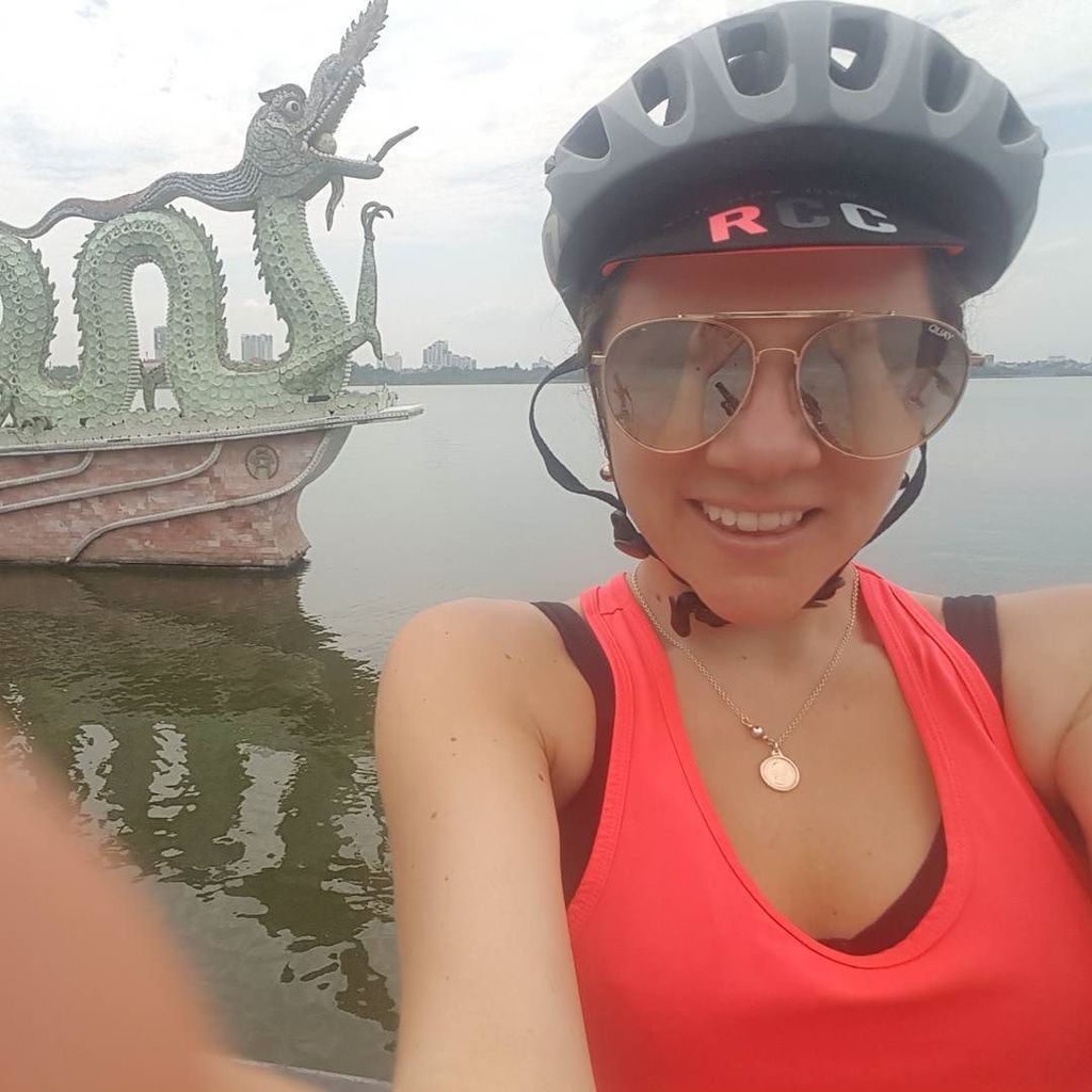 VerityRider's tweet photo. Chasing dragons in Hanoi 🚲🐉
#veecyclesvietnam #Hanoi #bikelife #biketour #intrepid https://t.co/fiHRO5XVbG https://t.co/CgTxwFIqOf