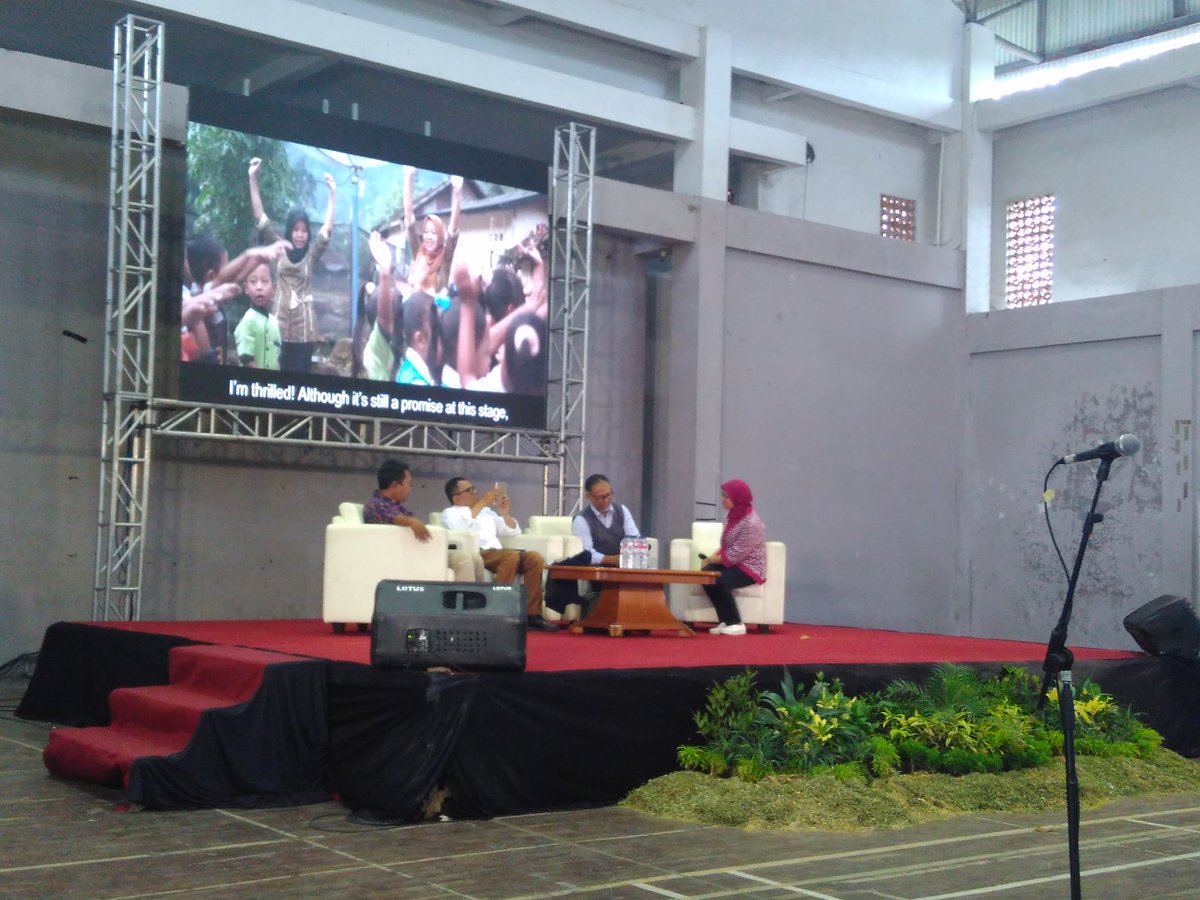 programpeduli's tweet photo. Pemutaran film &amp; diskusi "Bulan di Atas Kuburan" bersama @garinfilm @dirmawanhatta @sosmedbw #PeduliBangsaku #AyoBerubah #IDInklusif https://t.co/GSCr08kKub