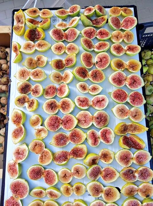 calabriaonline's tweet photo. #CoseBuone e genuine di #Calabria... i #fichi. 

Il ☀️farà tutto il resto.

#FichiDottati #SudItalia #Tradizioni #BuonaDomenica #27Agosto https://t.co/pOm75WH6su